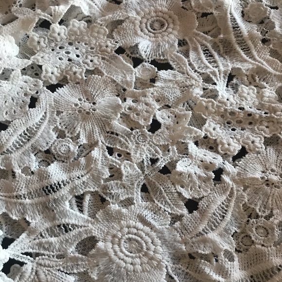 Cropped crochet top - Picture 3 of 3